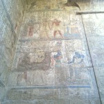 Bemalte Reliefs mit Amun